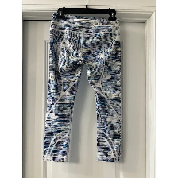 Lululemon Inspire Crop - Picture 2 of 3